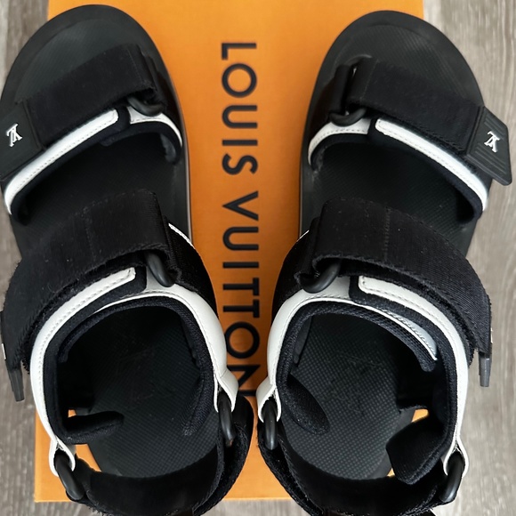 Louis Vuitton sandals - Picture 1 of 5